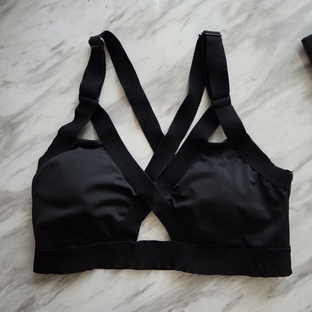 BuffBunny Black Cross-Back Sports Bralette